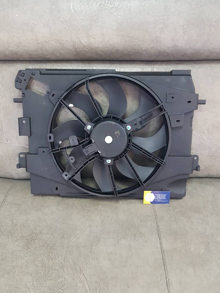 LFK0979 LUZAR Диффузор радиатора в сборе (Logan с14г с конд ,Duster2л(см VIN)) (МКП) Luzar LFK0979 ан 214816812R/214811897R/214814130R