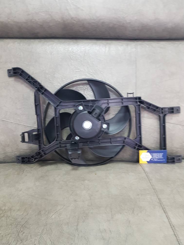 LFC0955 LUZAR Диффузор радиатора в сборе (Logan,Sandero,Largus,Almera) с 08 без кондиционера Luzar  LFC0955  ан 214817807R