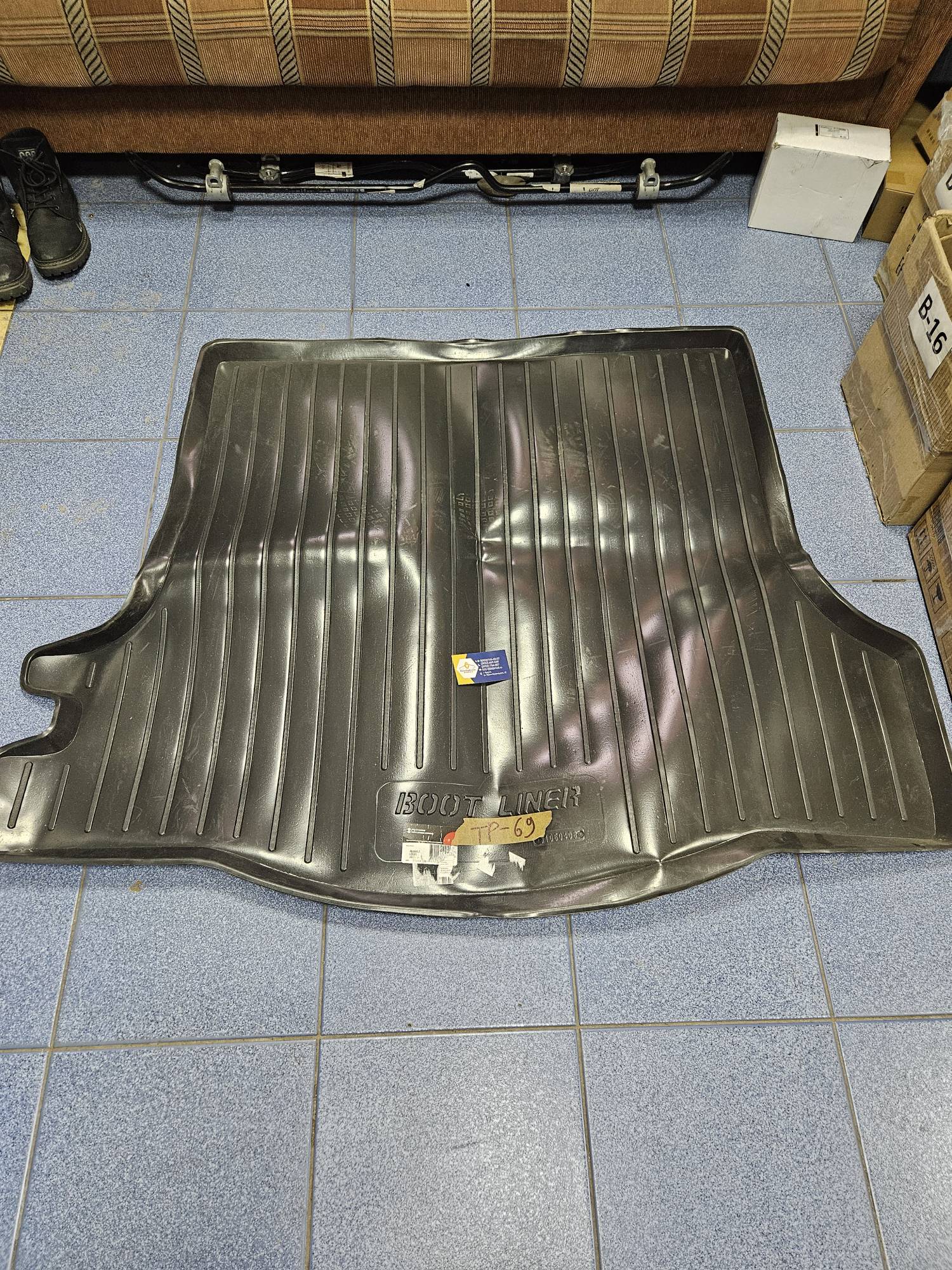 Коврик багажника (Logan с 14г) (пластик) L.Locker 0106040600 ан 7711547219