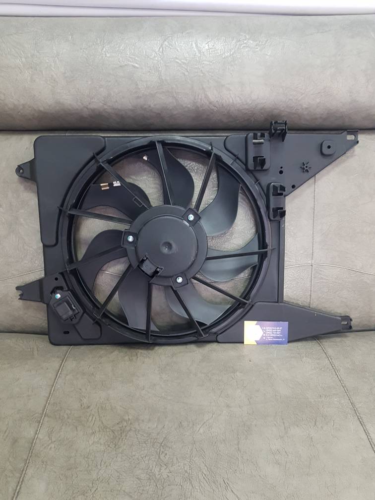 LFC0966 LUZAR Диффузор радиатора в сборе (Logan,Sandero,Largus,Almera) с 08  c кондиц Luzar LFC0966  ан 214815057R / 214814AA0A